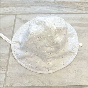 White Baby Gap Eyelet Hat 12-18 months
